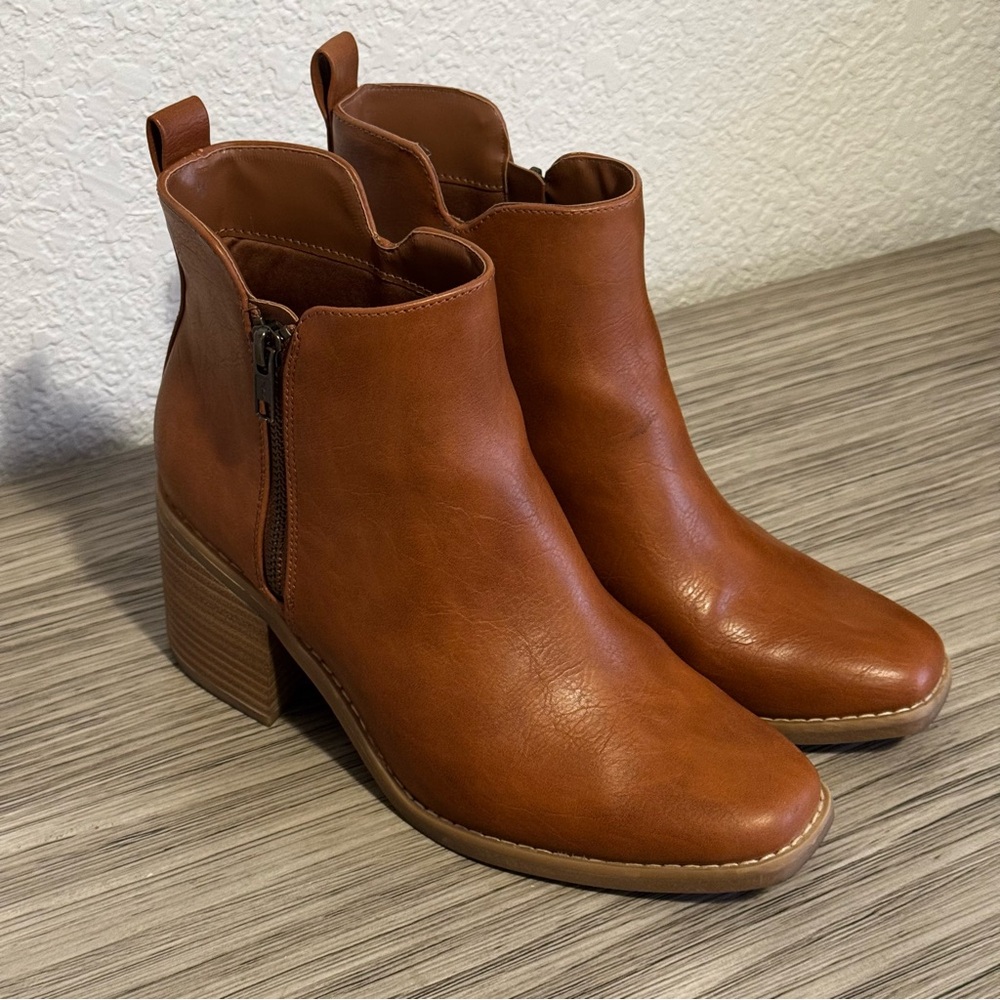 Women’s Universal Thread Ankle Boots
